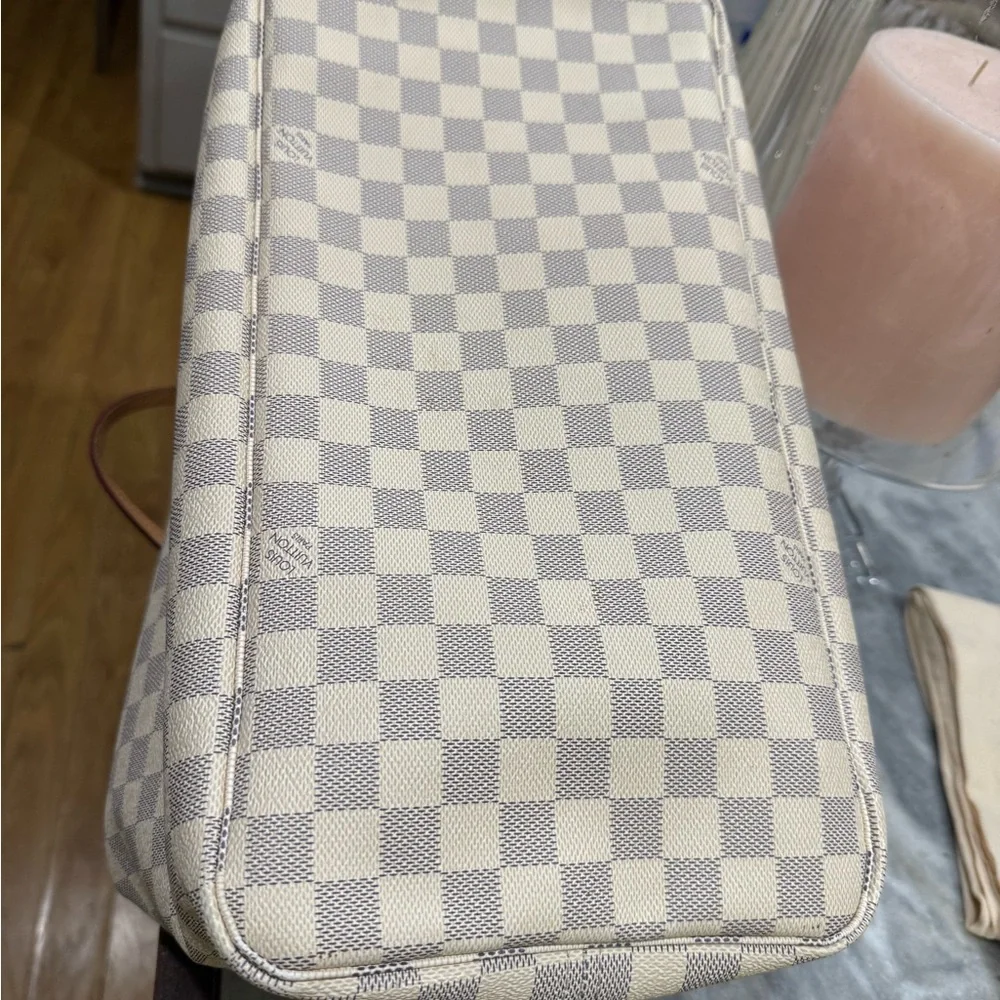 Louis Vuitton Never-Full GM. 2021 Damier Azure purchased via Poshmark. - Picture 3 of 14